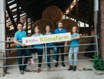 Das Projektteam Klimafarm der Stiftung Naturschutz Schleswig-Holstein   Arndt Behrendt, Dr. Elena Zydek, Inga Baasch, Mathes Holling, Dr. Wiebke Schuster (v.l.n.r.) (Foto: StN S-H)